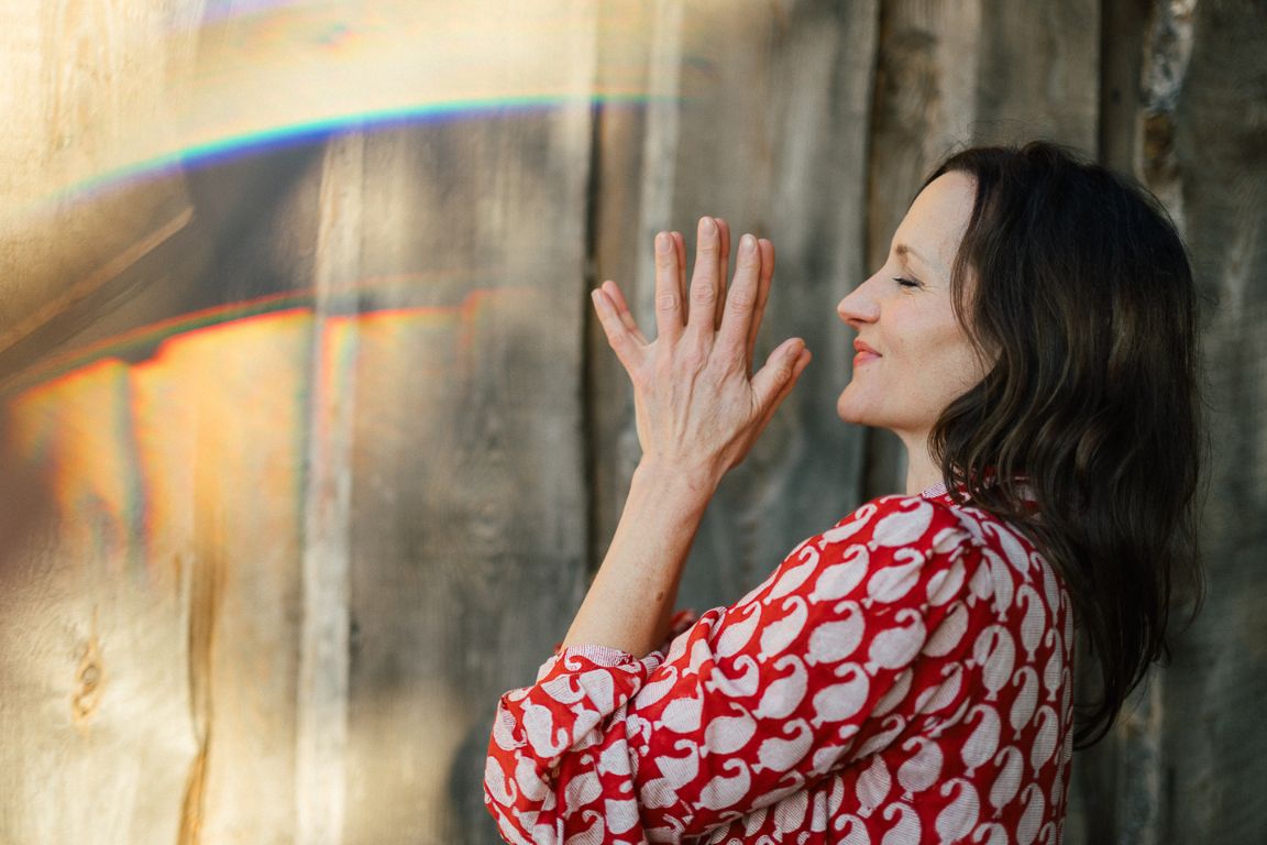 Atem, Energie und Bewegung, die dich öffnet, erdet und dein Bewusstsein anhebt.